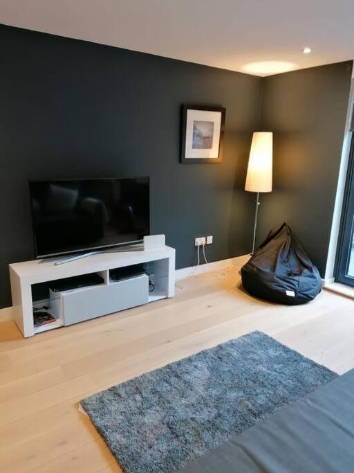 New Town House With *Free Allocated Parking* Apartment Brighton ภายนอก รูปภาพ